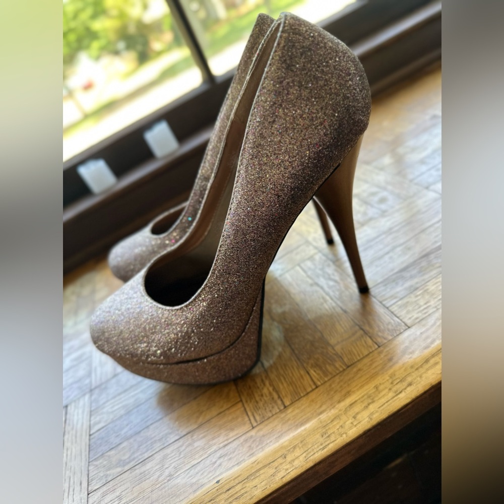 Sparkly platform pumps!!! Hot and comfy